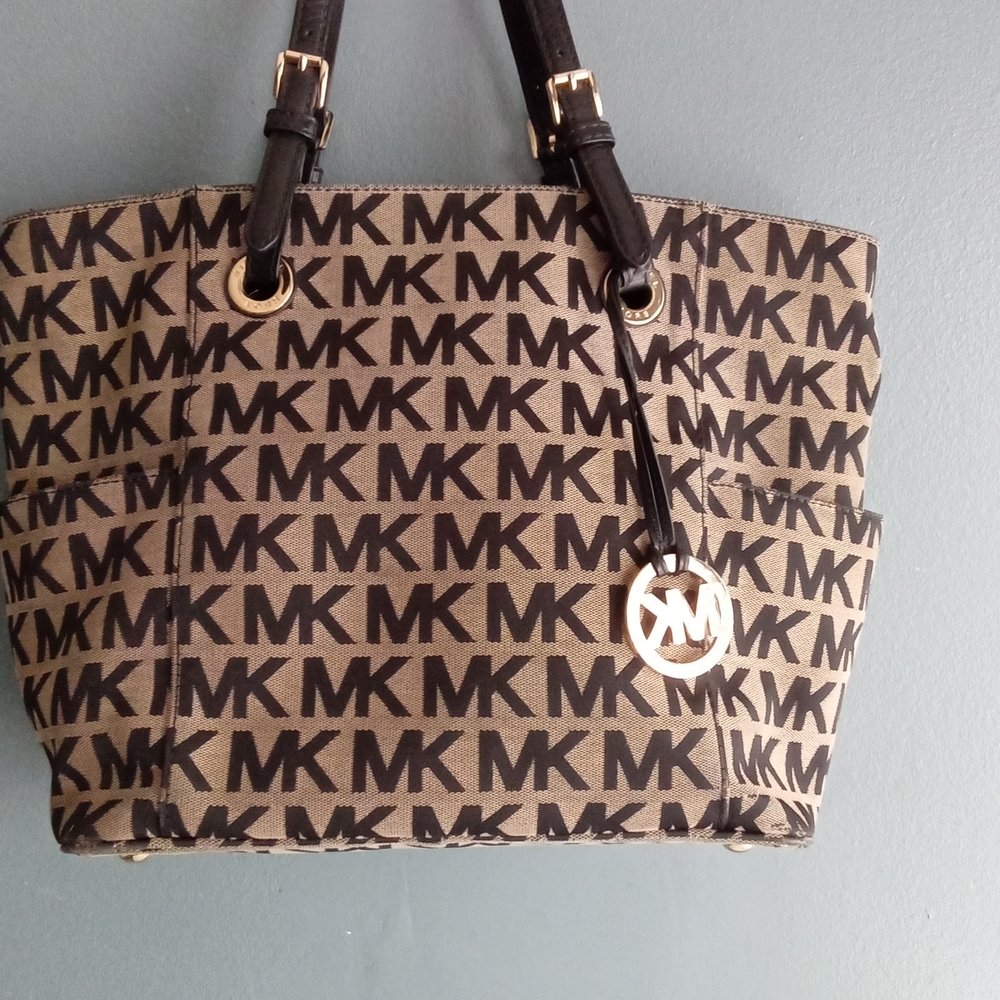 Michael Kors Signature Monogram Canvas Tote‎ Bag Beige Black Gold Tone Hardware